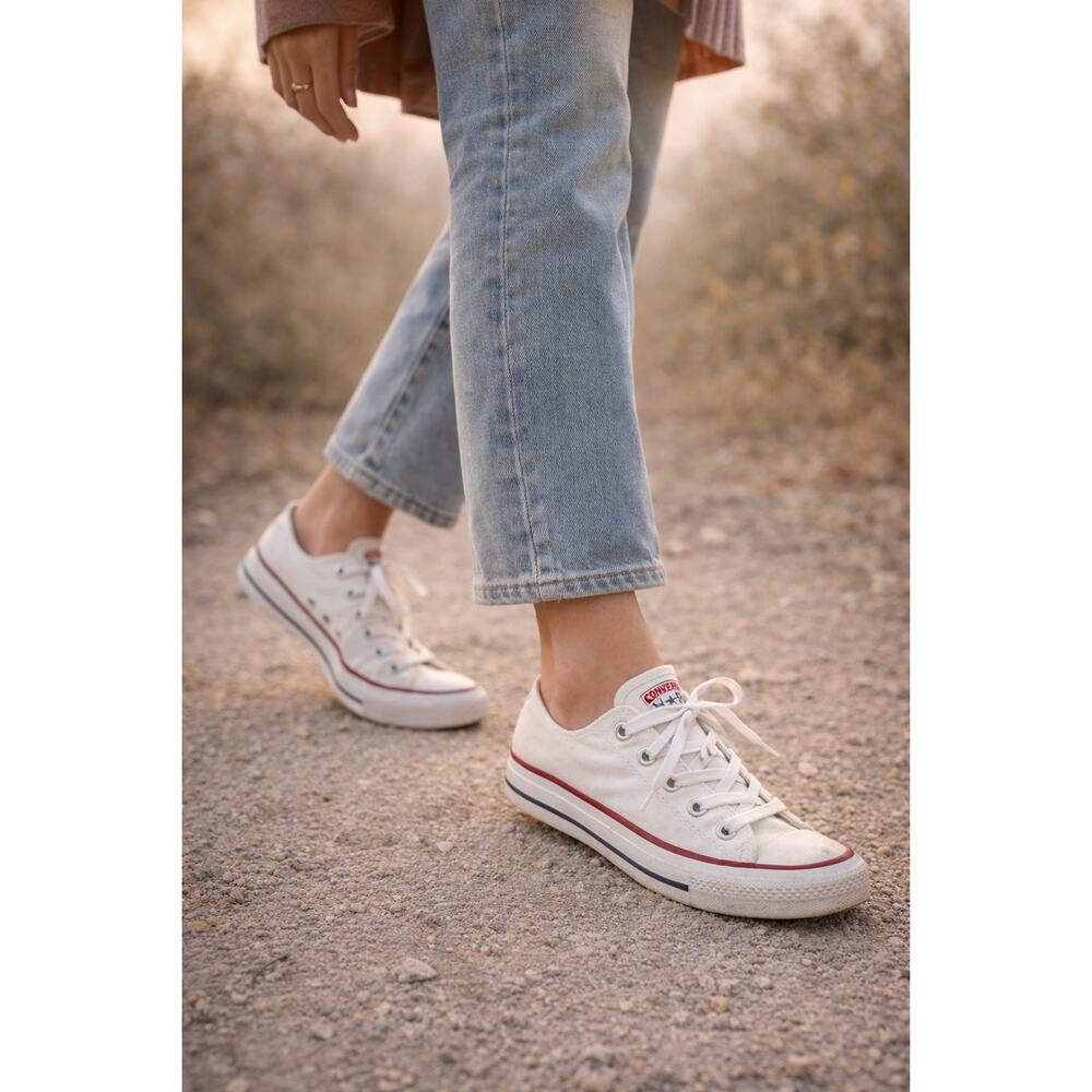 Converse Chuck Taylor All Star Low Top Sneakers Women 7.5 Classic White Canvas
